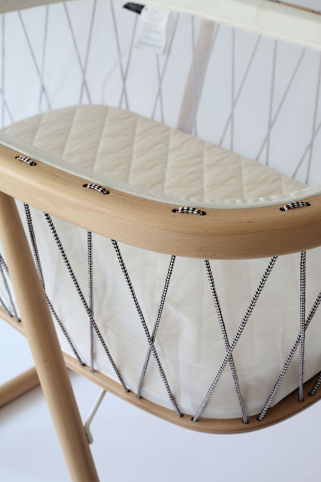 Minicuna Kumi | Black & White