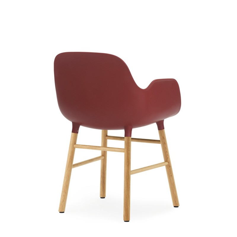 Stuhl Form rote Füße Roble Normann Copenhagen