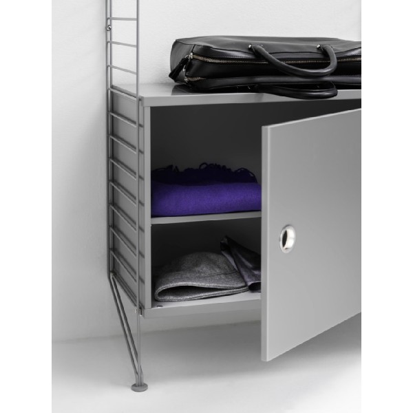 Cabinet con puerta batiente 58x30 cm Gris claro String® Furniture