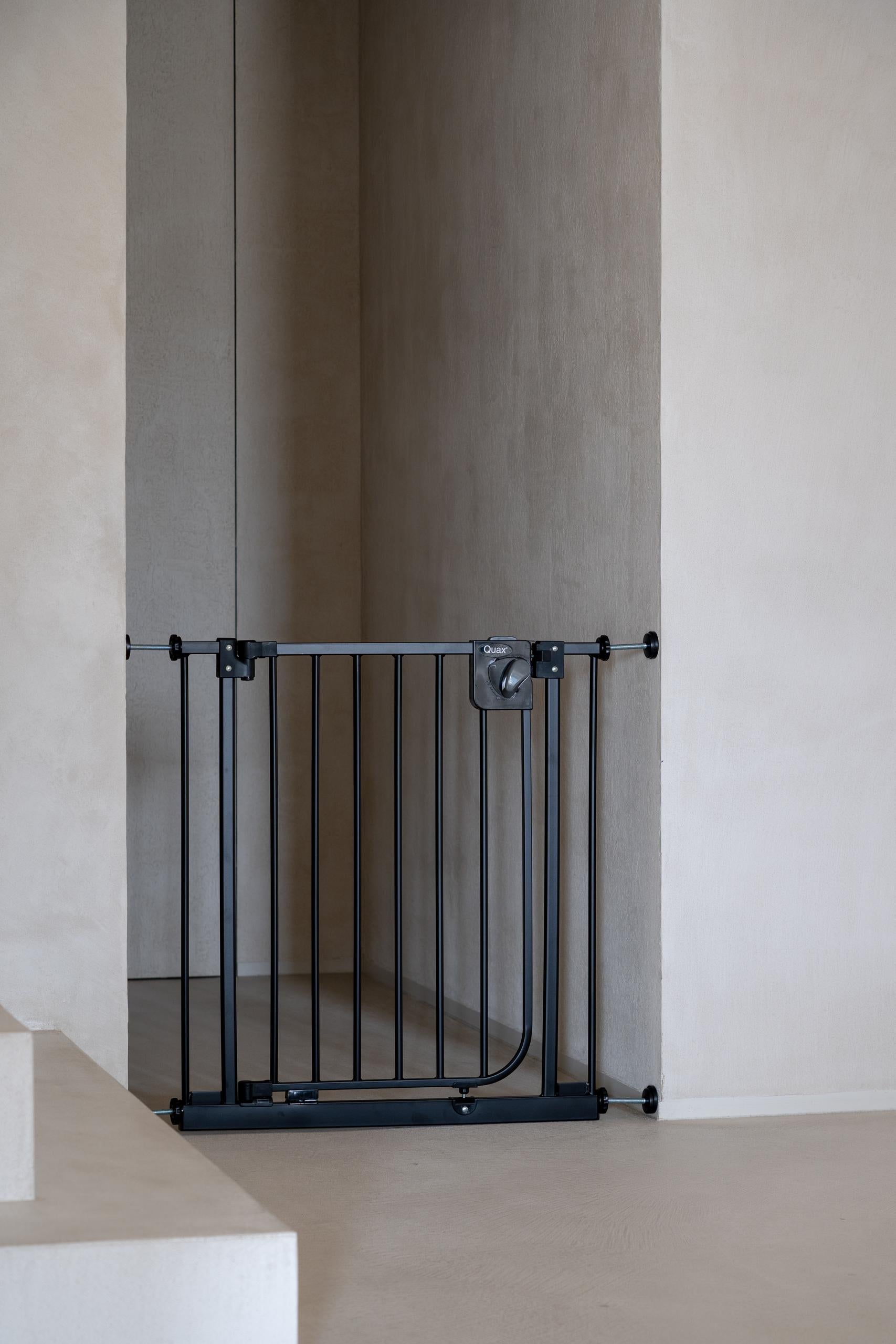 DOOR-BARRIER AUTO LOCK