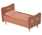Cama de madera, mamá Teddy