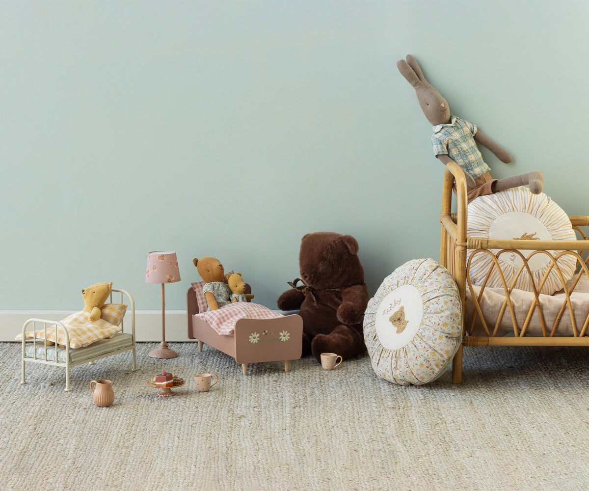 Cama de madera, mamá Teddy