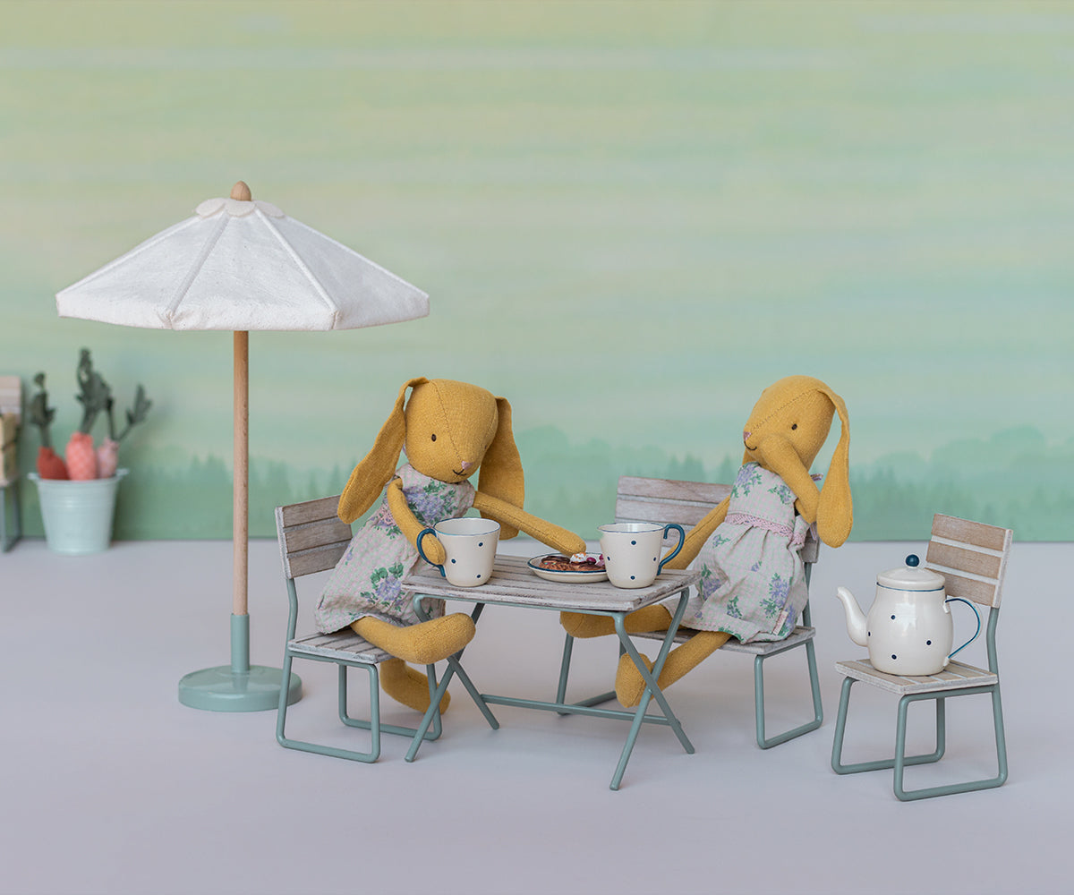 Set de jardín en miniatura, Mesa con silla y banco