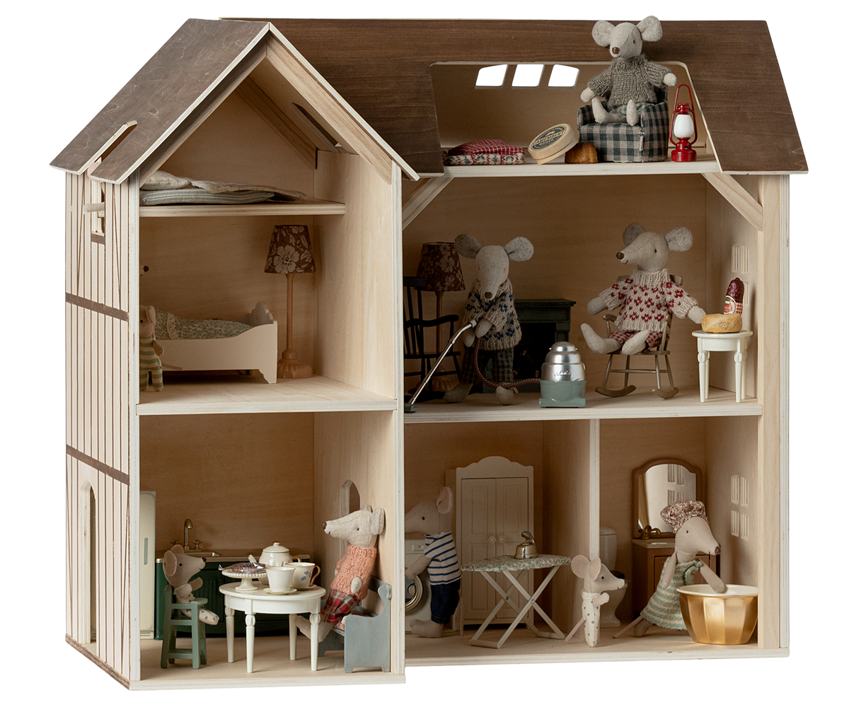 Mouse hole farmhouse*