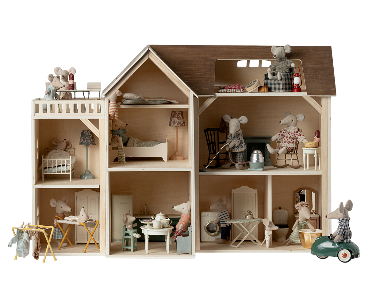 Mouse hole farmhouse*