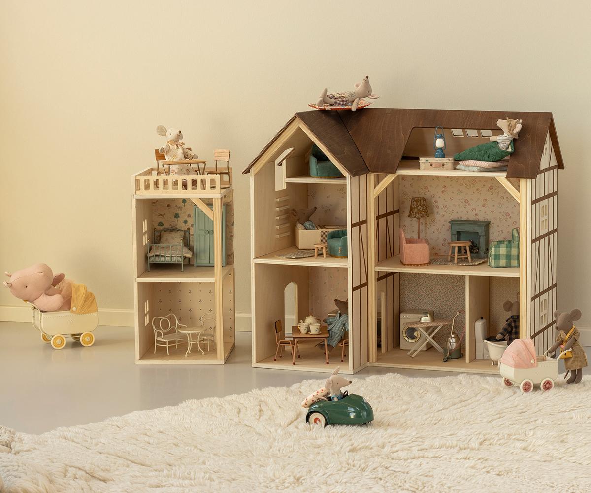 Mouse hole farmhouse*