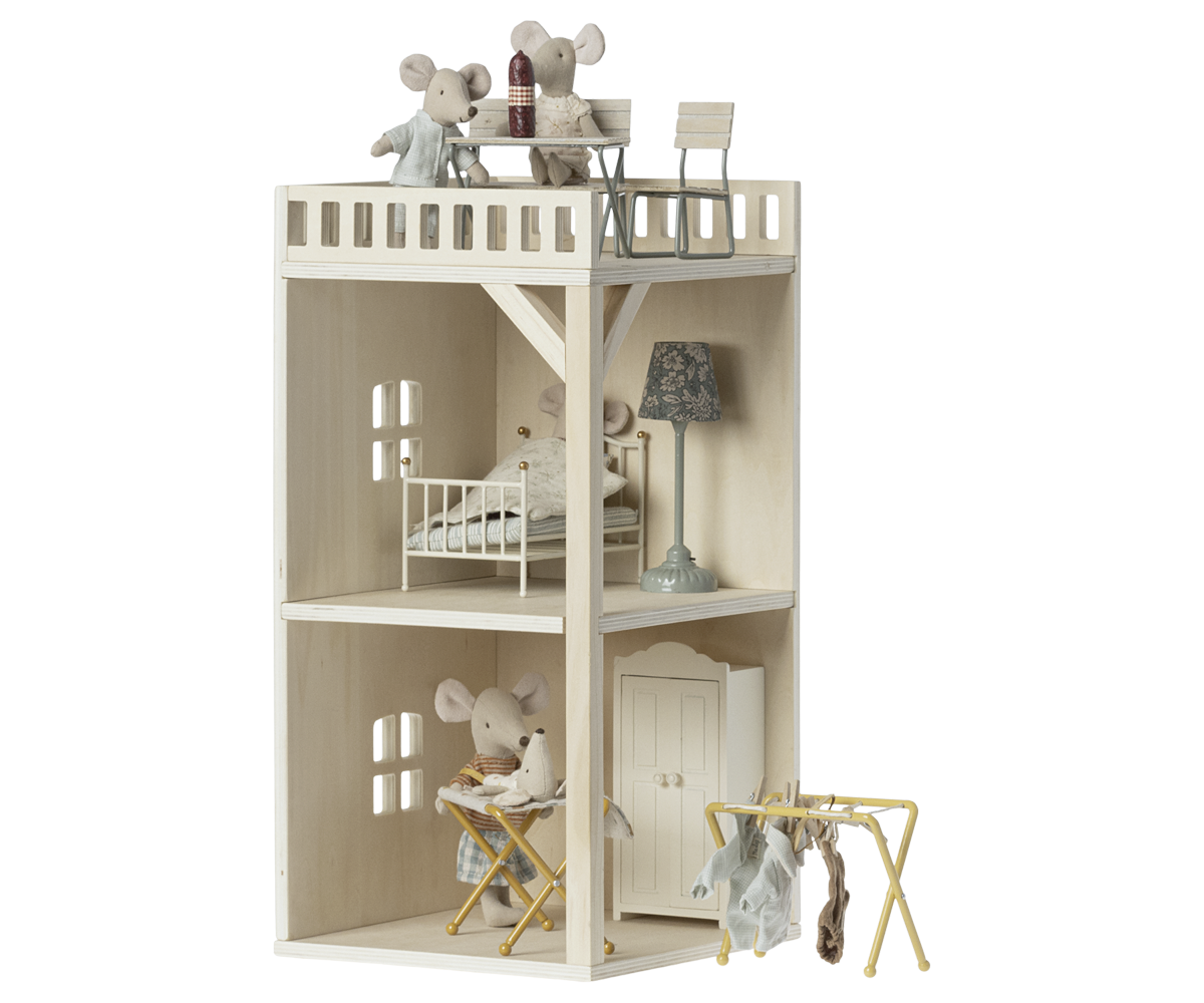 Mouse hole farmhouse*