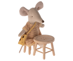 Juego de mesa y taburete, Ratón