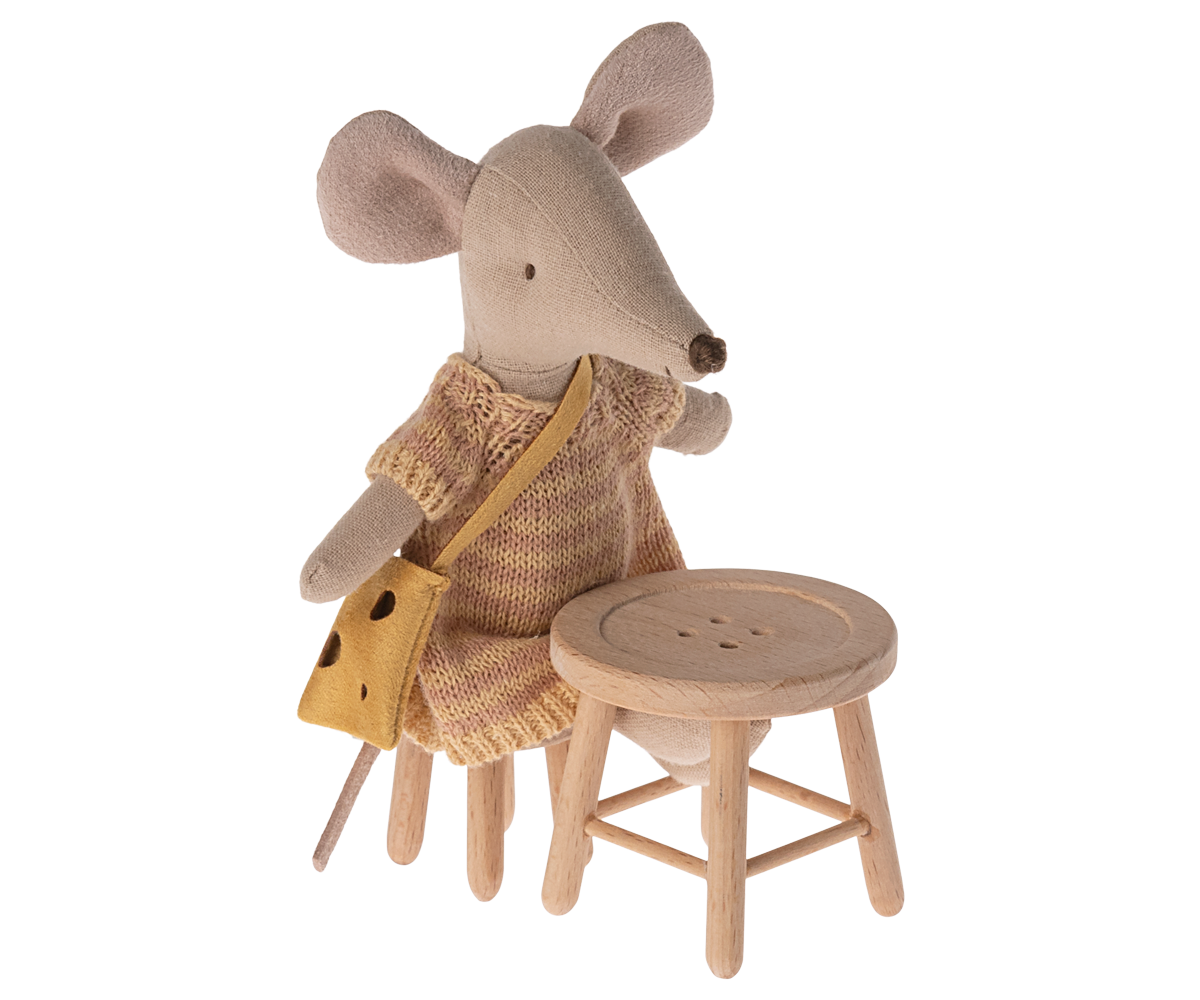 Juego de mesa y taburete, Ratón