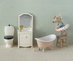 Lavabo con armario, ratón