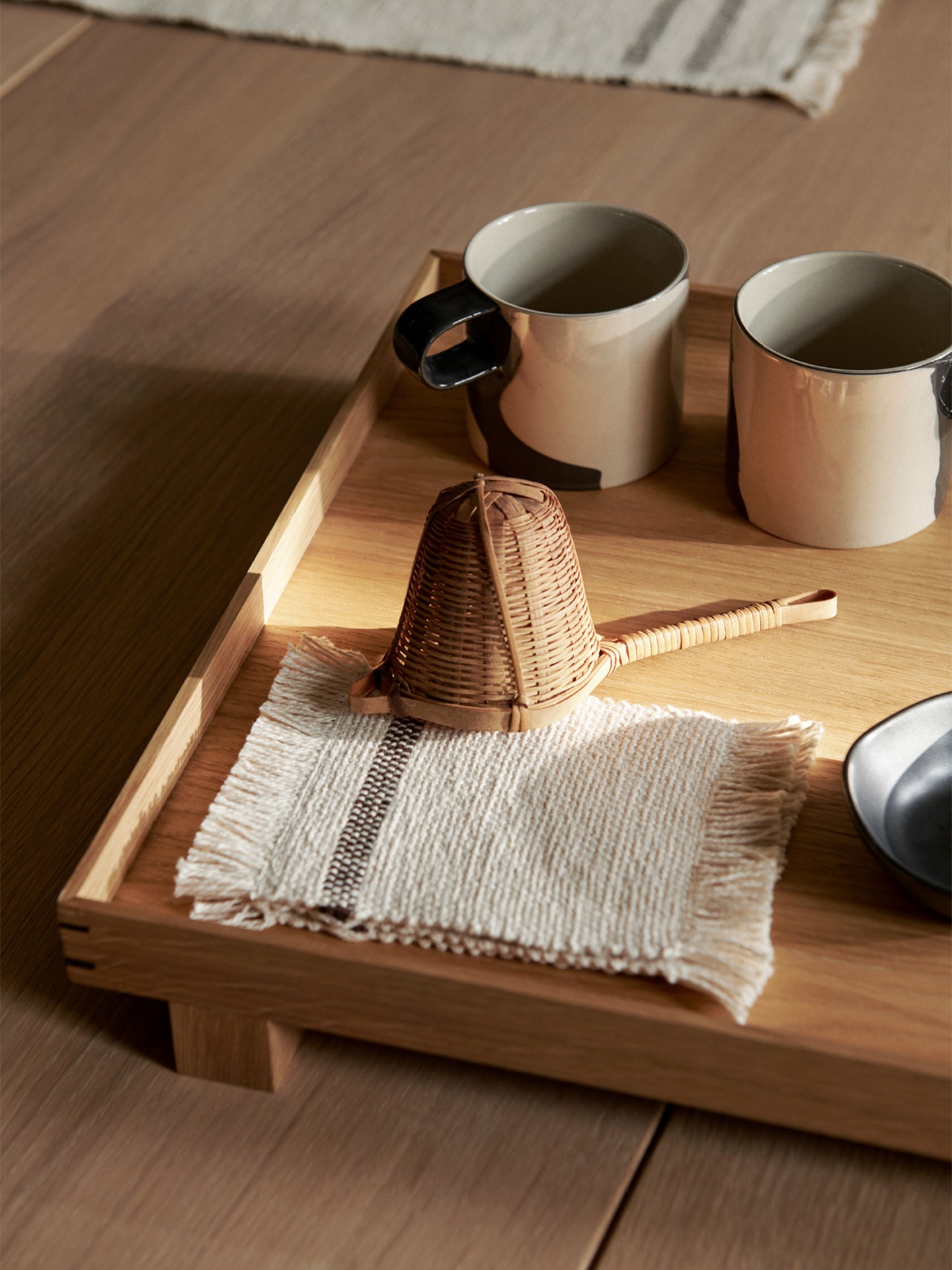 Taza Inlay con platillo – Arena/Marrón