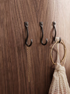 Ganchos Curvature – Set de 3 – Latón negro