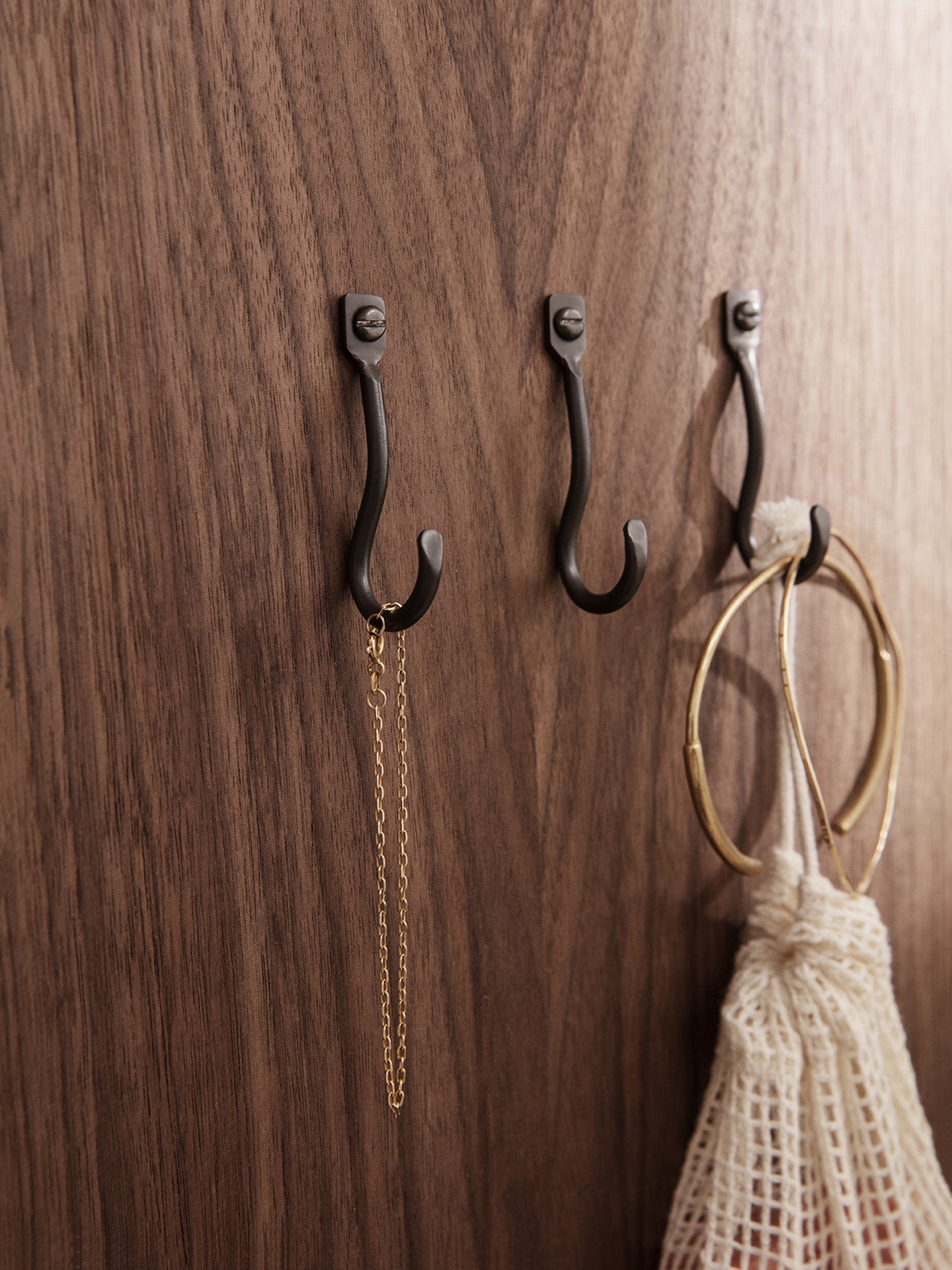 Ganchos Curvature – Set de 3 – Latón negro