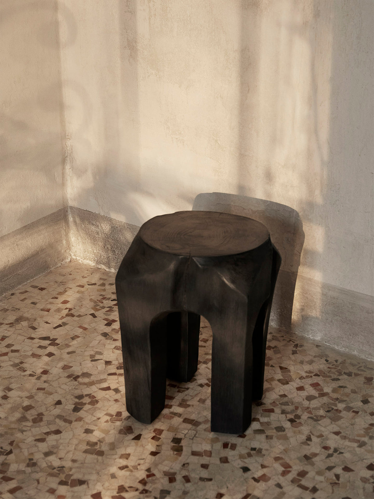 Taburete Root – Negro teñido