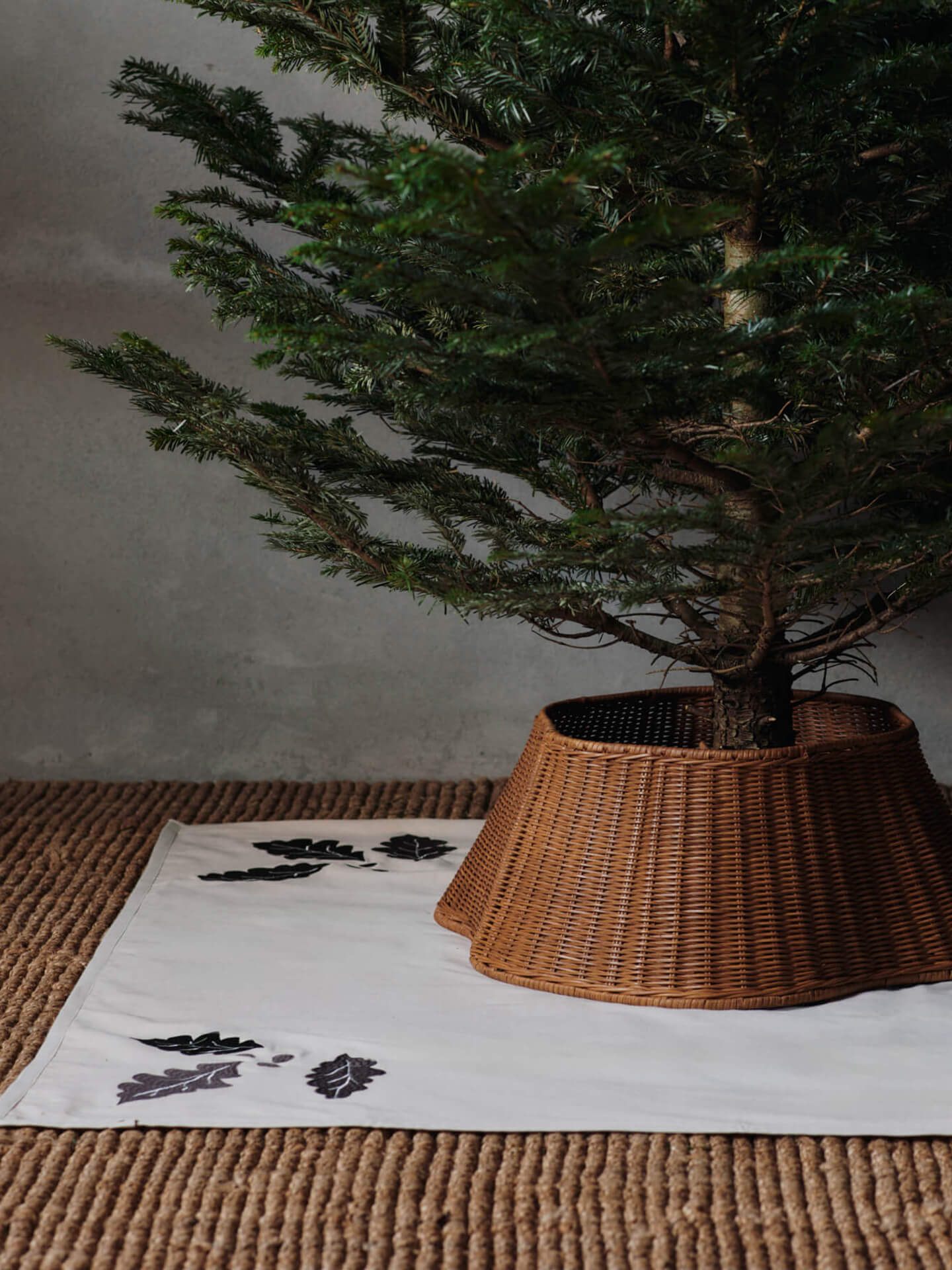 Faldón trenzado para árbol de Navidad – Natural