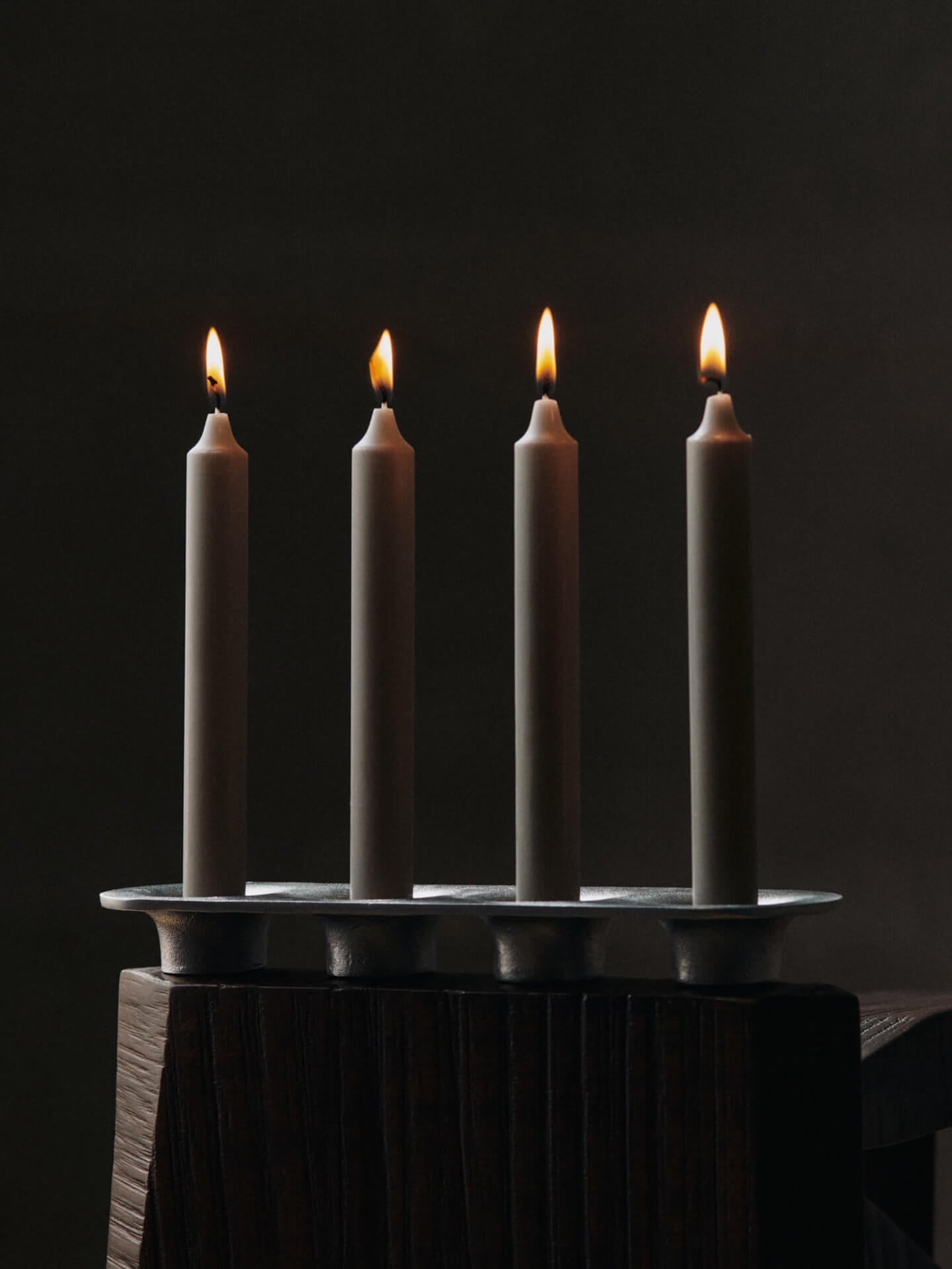 Portavelas Soothe de 4 velas – Aluminio