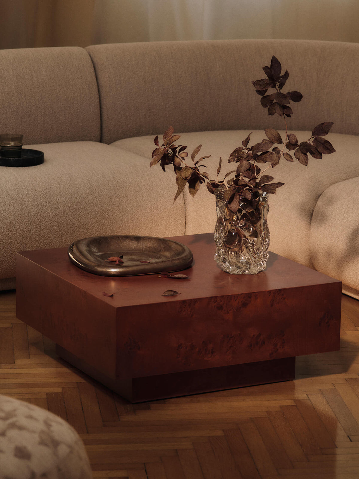 Mesa de centro con almacenamiento Burl – Chapa de madera Burl teñida en oscuro