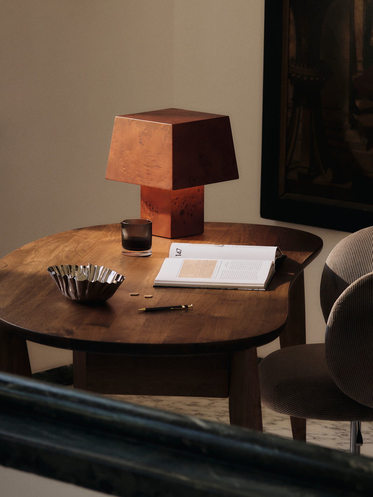 Lámpara de mesa Burl – Burl teñido en oscuro