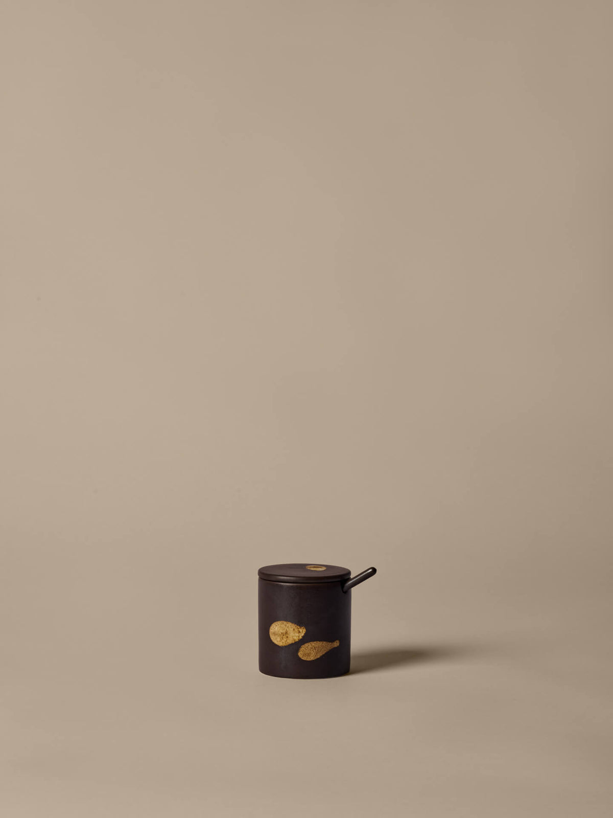 Tarro Koyo con cuchara – Marrón oscuro/Beige