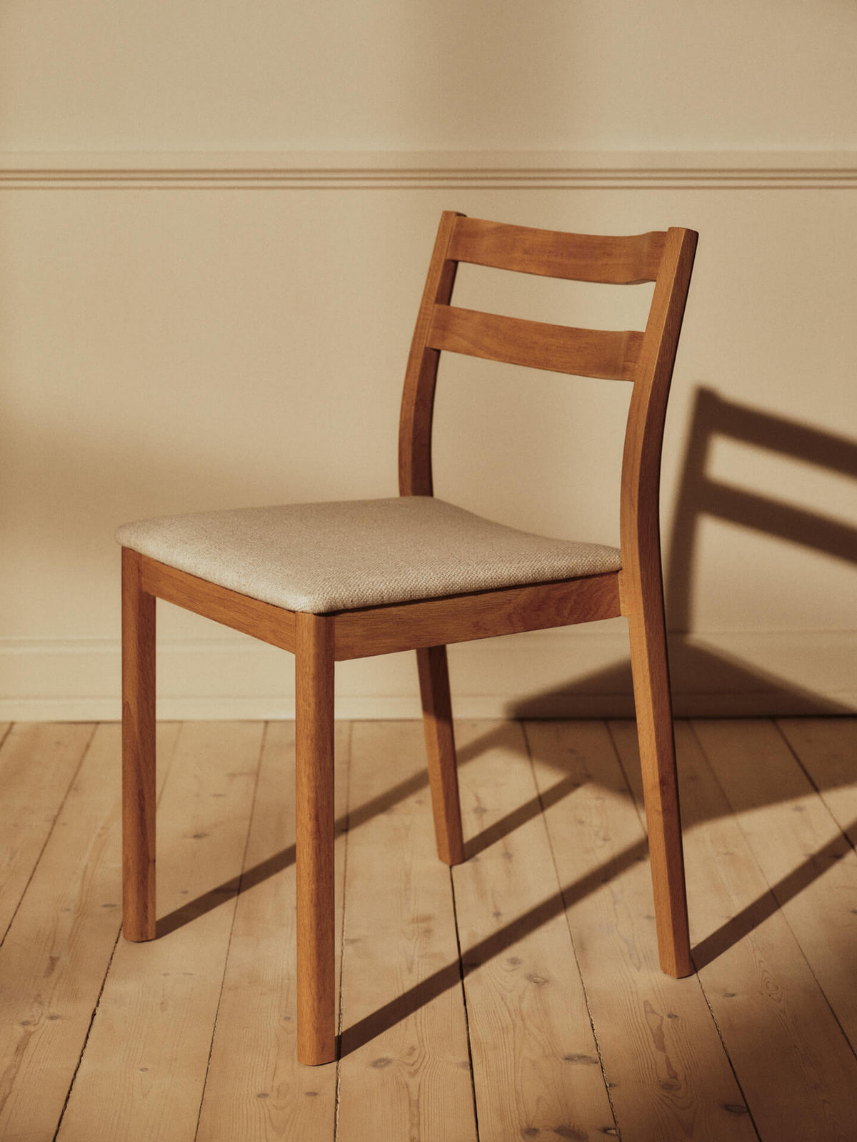Silla de comedor Boda – Asiento tapizado – Staple – Roble natural/Blanco roto