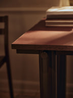 Mesa de comedor Atura – 200 x 90 – Chocolate oscuro/Burdeos Lino