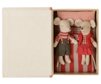Ratones gemelos navideños, hermanita y hermanito en libro - Maileg
