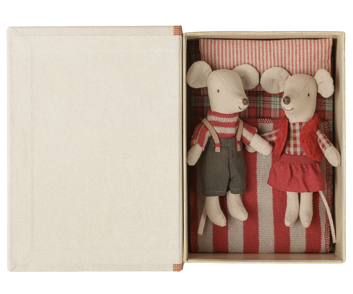 Ratones gemelos navideños, hermanita y hermanito en libro - Maileg
