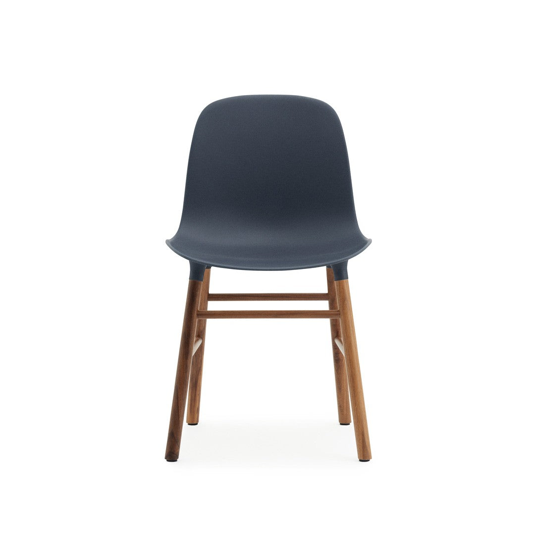 silla-form-azul-patas-nogal-2956
