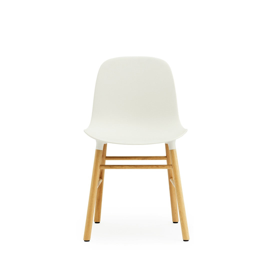 silla-blanca-patas-roble--form-2959