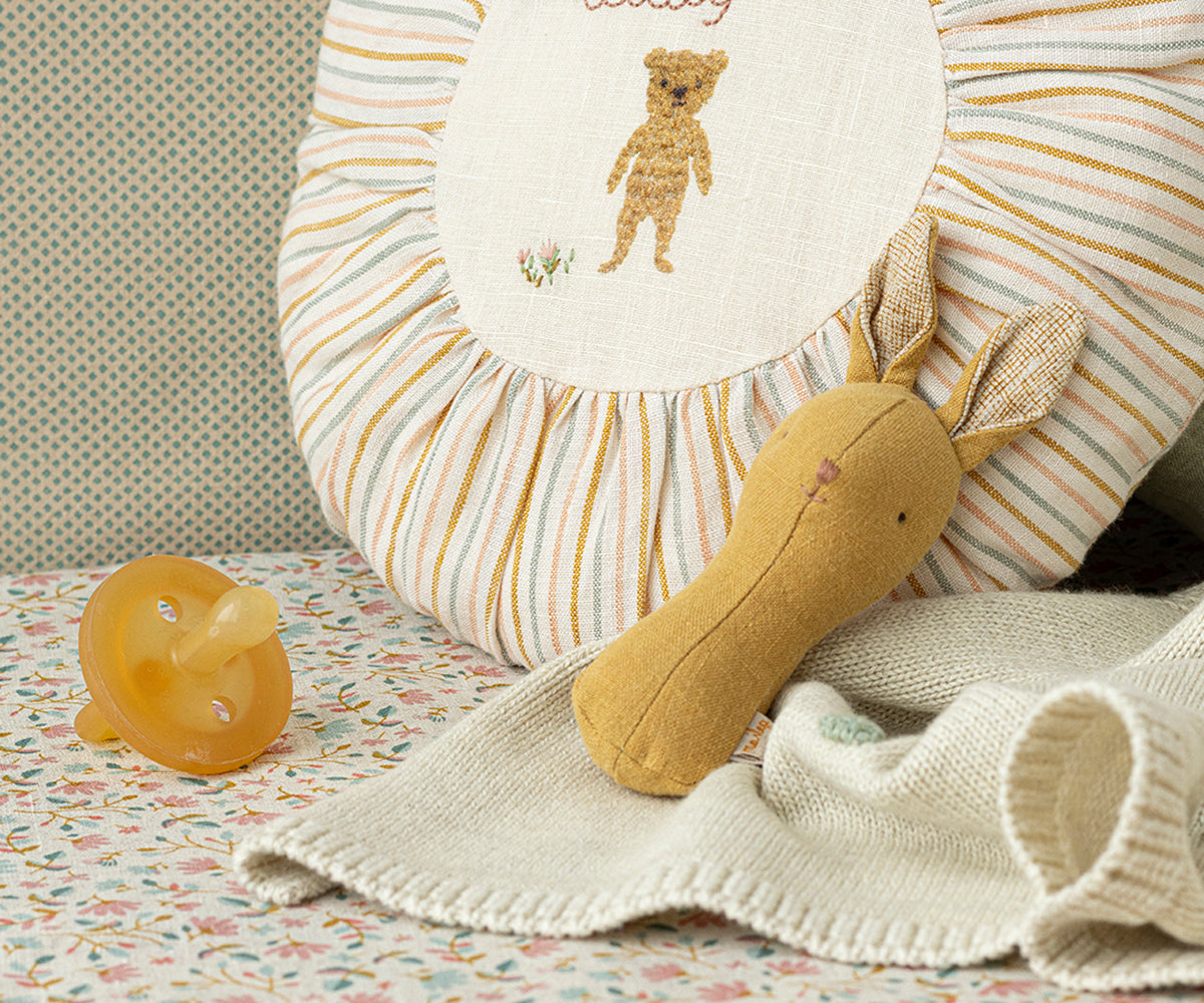 Lullaby friends, Conejo sonajero
