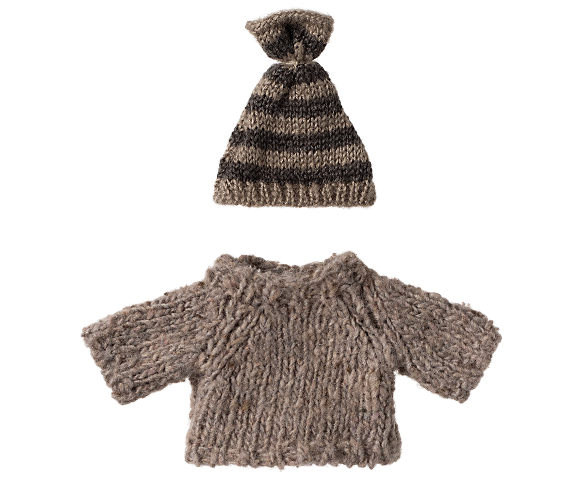 Jersey y gorro de punto, Ratón hermano mayor