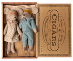 Mamá y papá ratón en caja de cigarros