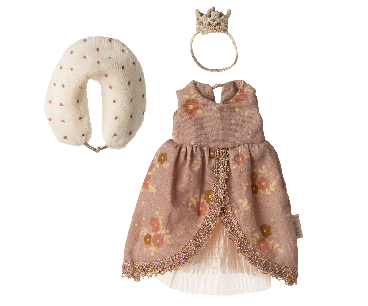 Vestido de reina, Mamá ratona