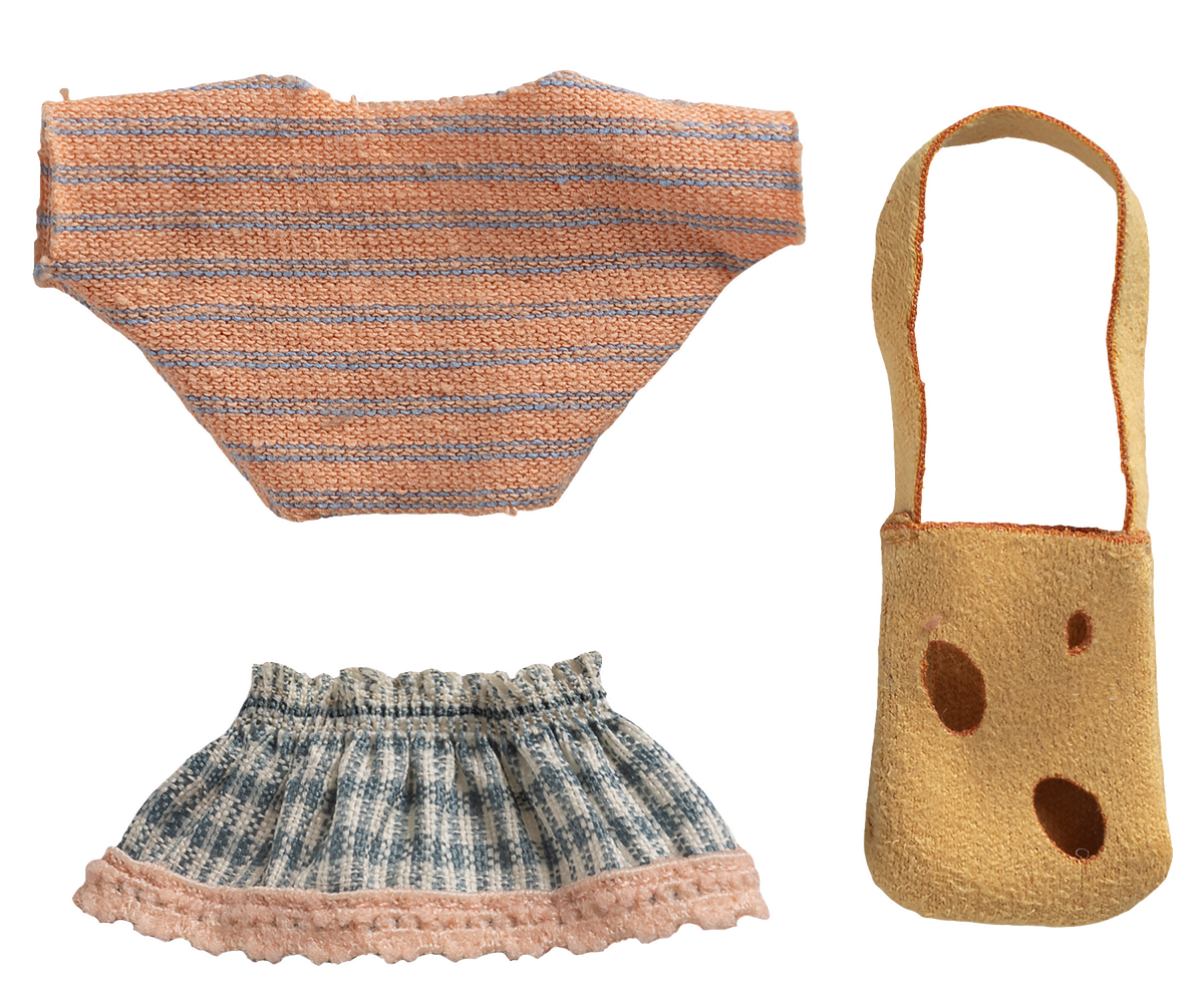 Hermana ratona pequeña con bolso