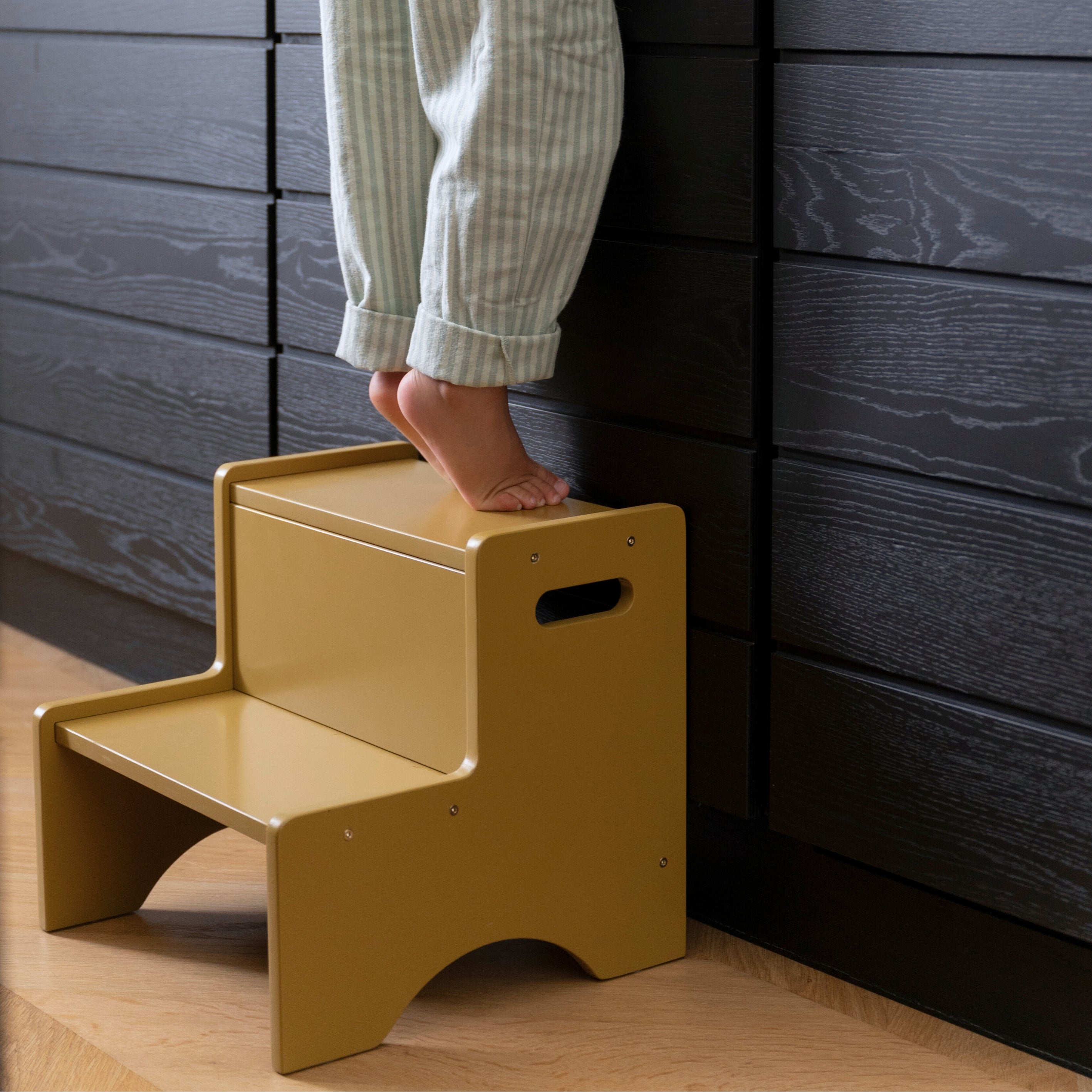 Gray Chair | Mouse