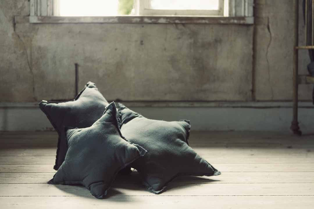 cojin-estrella--dark-grey-medium-4155