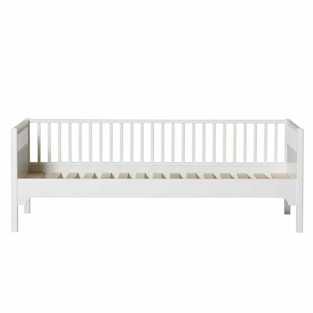 Cama blanca de día | Seaside