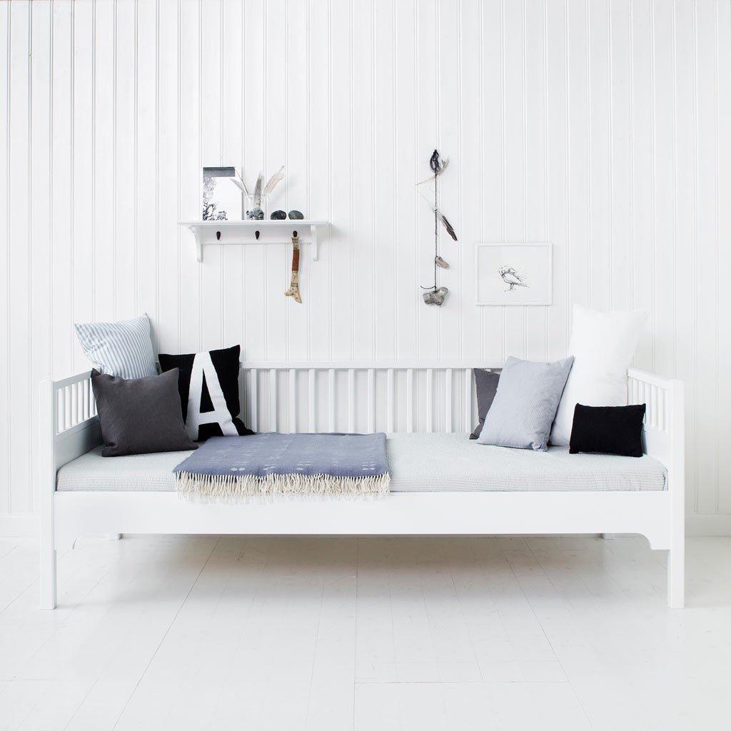 Cama blanca de día | Seaside