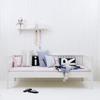 Cama blanca de día | Seaside