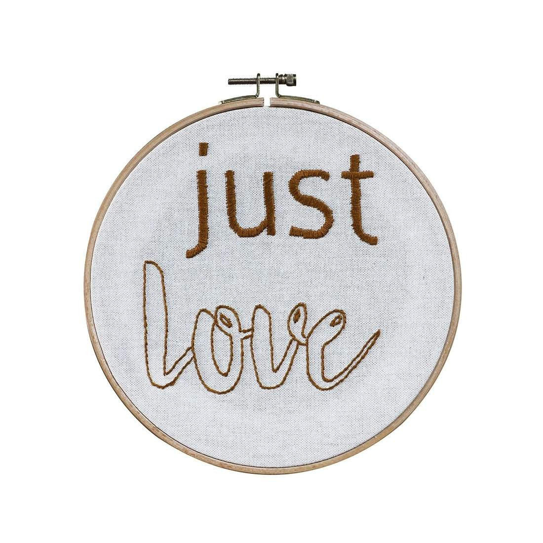 bastidor-con-frase-just-love-8759