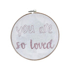 bastidor-con-frase-you-are-so-loved-8760