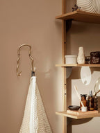 colgador-doble-curvature-laton-8690
