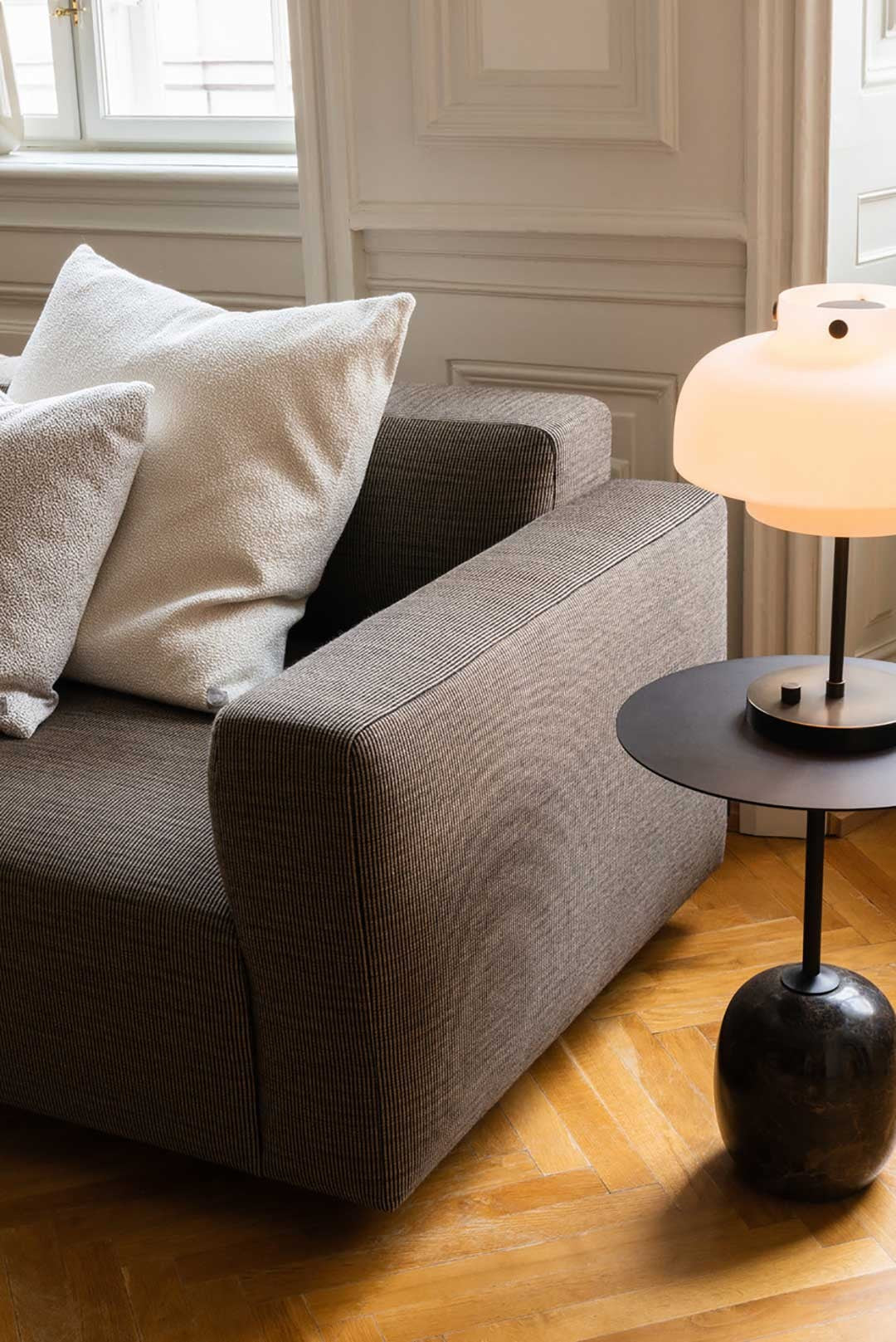 Lato LN8 Table