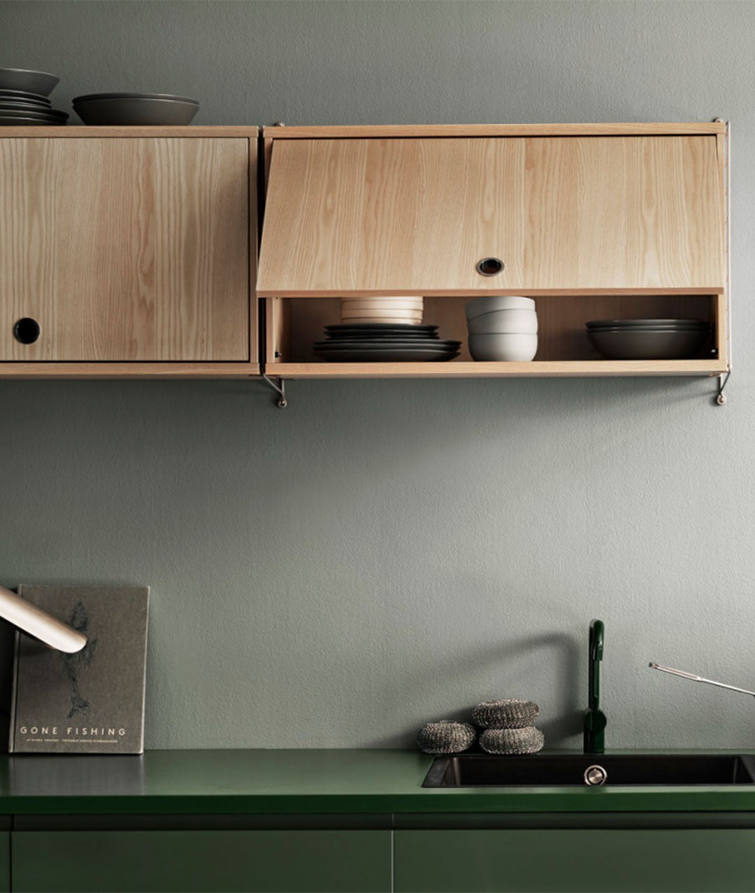 Armoire à porte battante 42x78 Noir