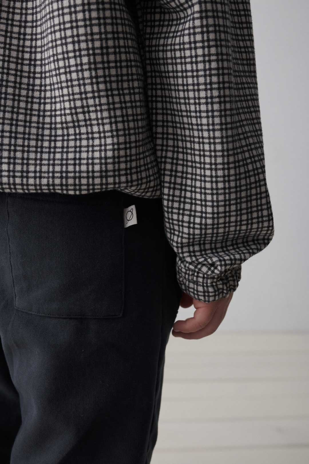 Pantalones orgánicos gris oscuro