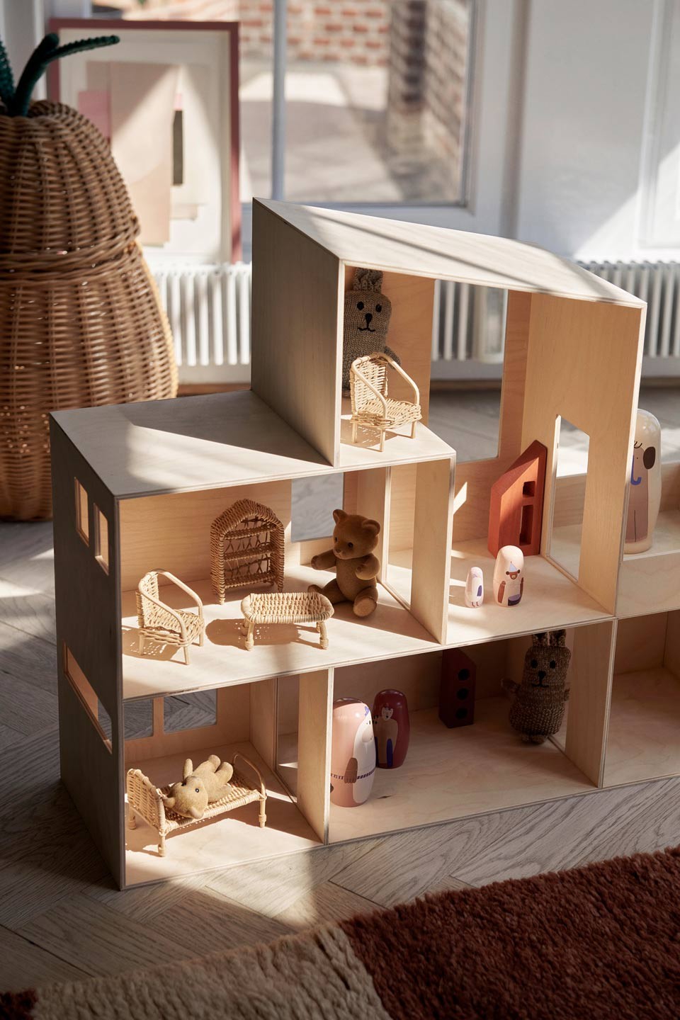 Muebles ratán casa de muñecas