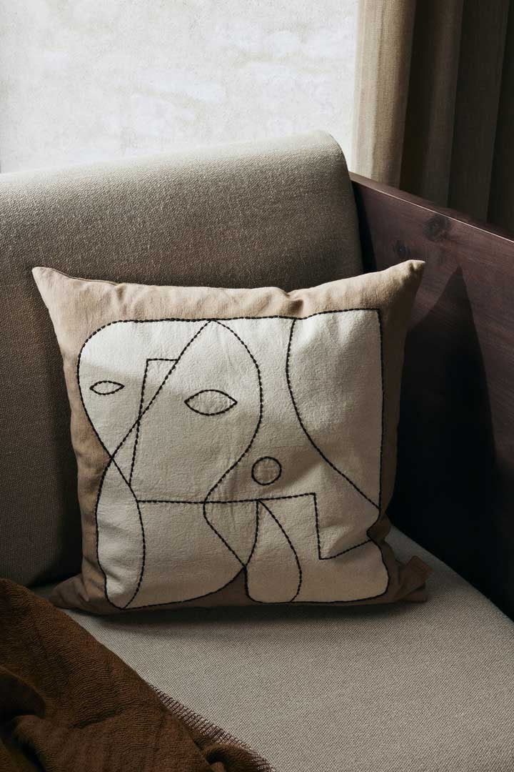 cojin-figure-dark-taupeoff-white-50x50-17683