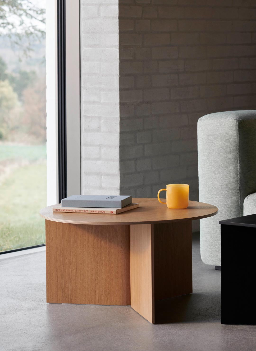 Slit Oak Side Table Ø45