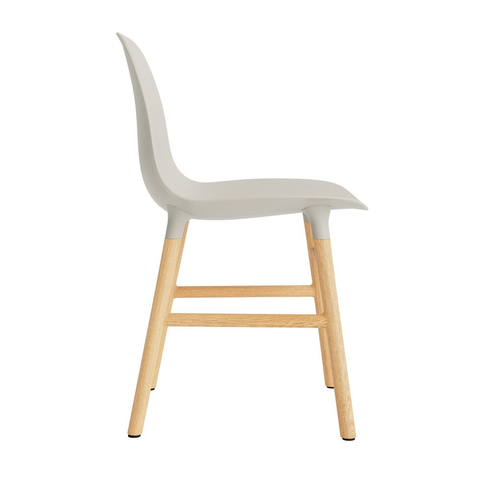 silla-form-gris-claro-patas-madera-17884