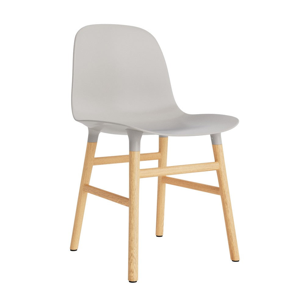 silla-form-gris-calido-patas-madera-17885